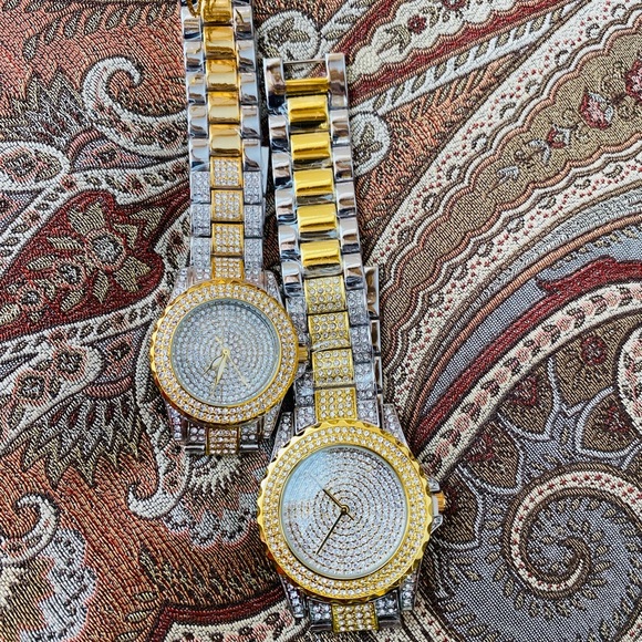 Very Shiny Crystal Wristwatch - Picture 12 of 13